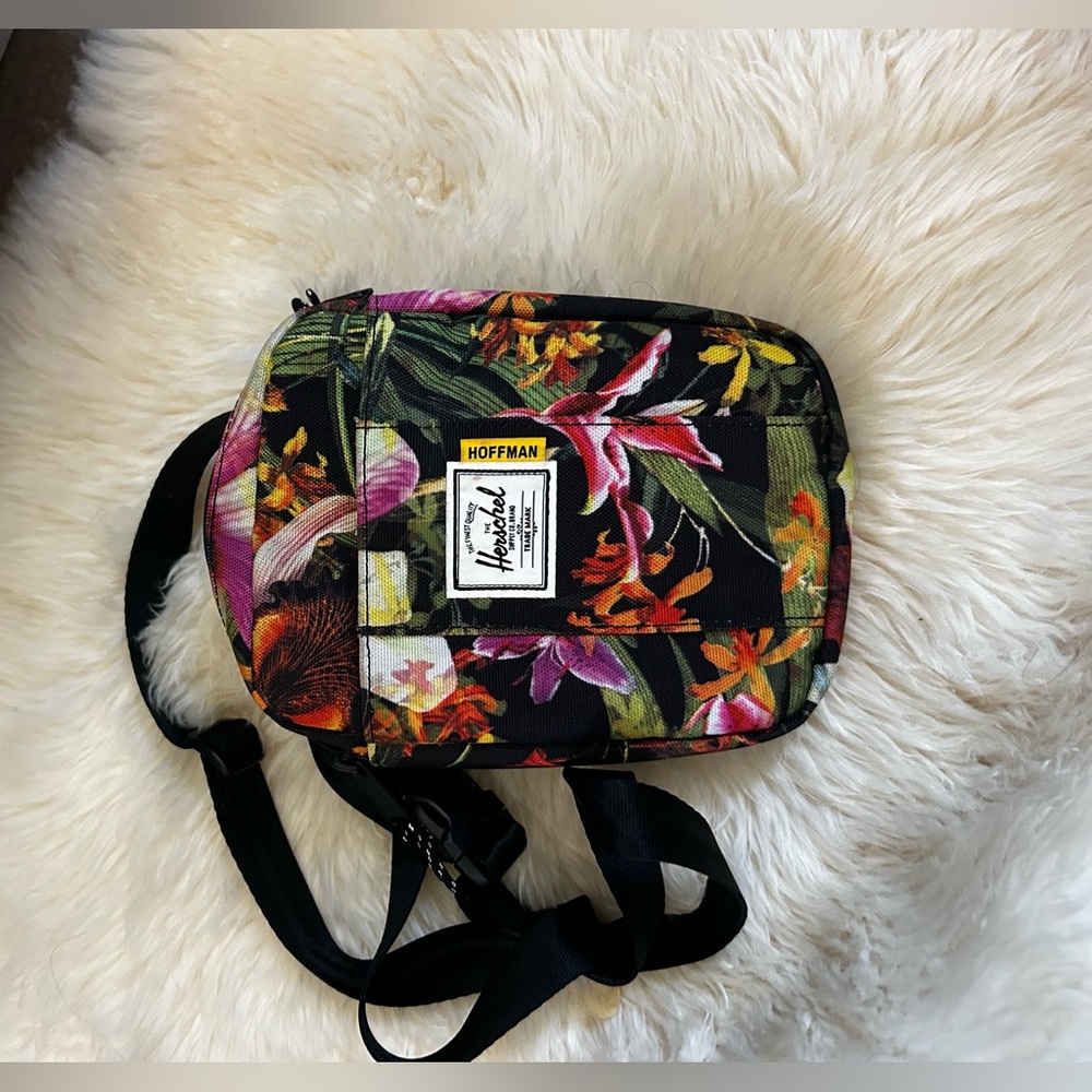 Hershel  crossbody bag 
Tropical style